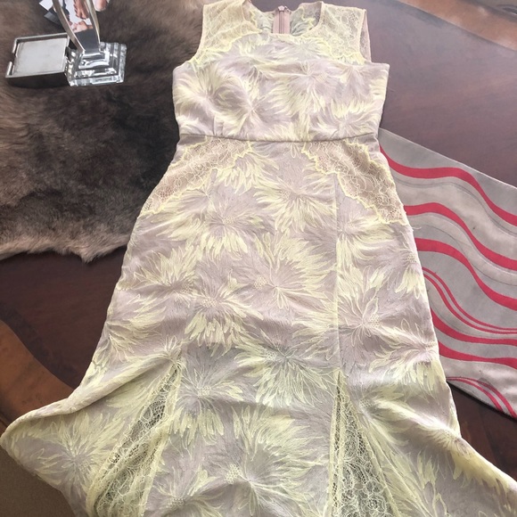 BCBGMAXAZRIA Marlyn Round-Neck Lace Gown. - Picture 6 of 11